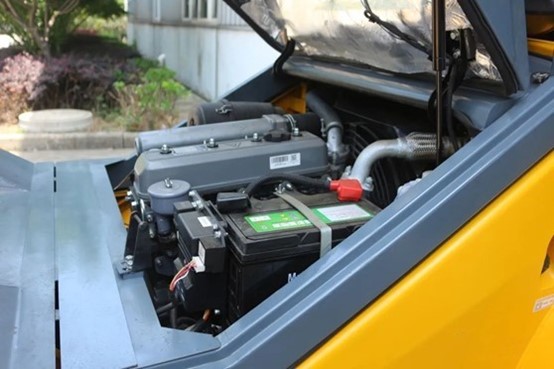 Empilhadeira a diesel Impetus de 2,5 toneladas em promoção.